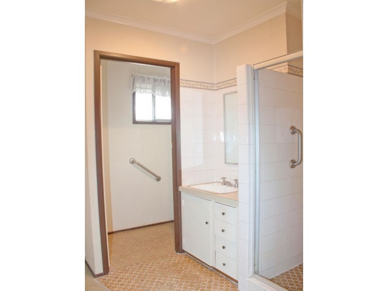 1 Wessex Street, Harristown QLD 4350