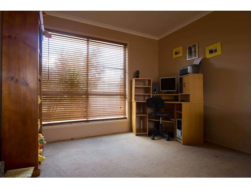 6 Candlebark Court, Glenvale QLD 4350