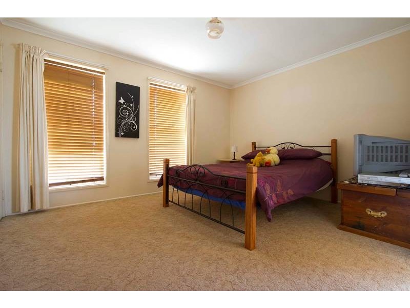 6 Candlebark Court, Glenvale QLD 4350