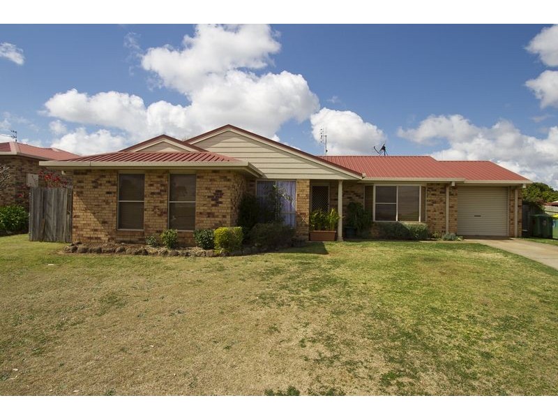 6 Candlebark Court, Glenvale QLD 4350