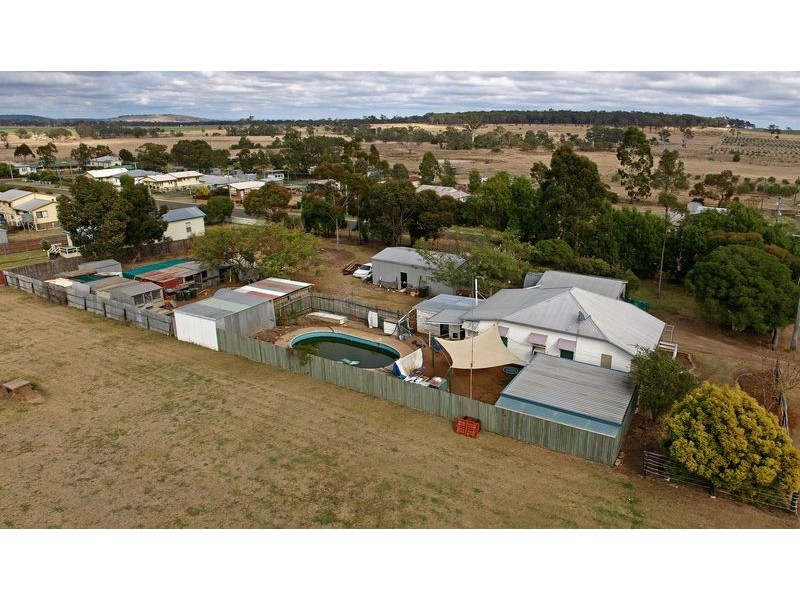16 Victoria Street, Goombungee QLD 4354