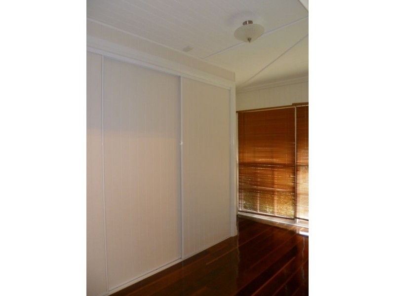 4 Prospect Street, Mount Lofty QLD 4350