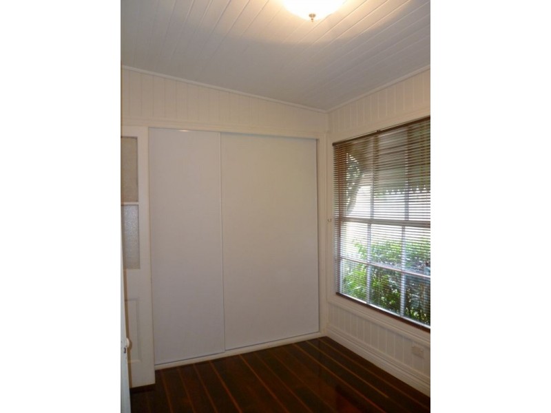 4 Prospect Street, Mount Lofty QLD 4350