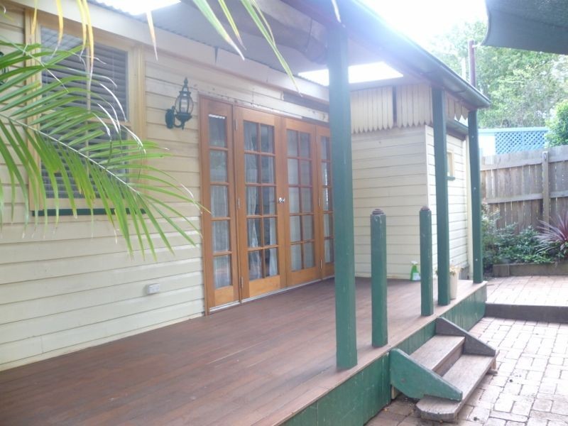 4 Prospect Street, Mount Lofty QLD 4350