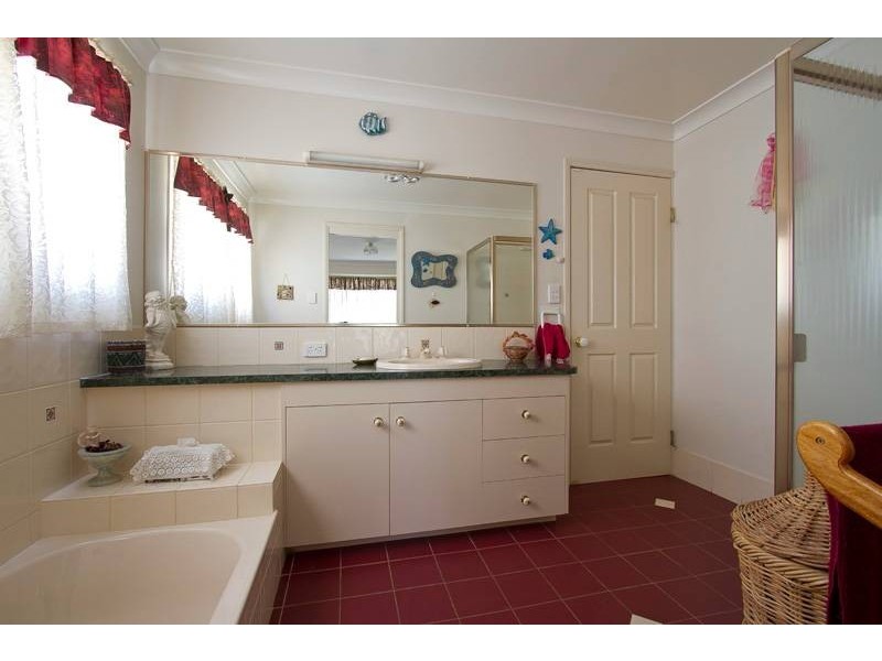 31 Lake Drive, Meringandan QLD 4352