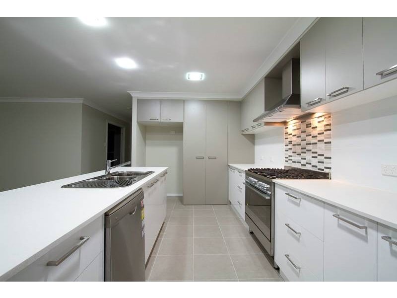 40 Honeyeater Drive, Highfields QLD 4352