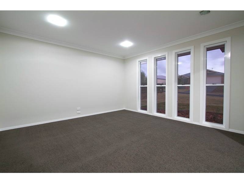 40 Honeyeater Drive, Highfields QLD 4352