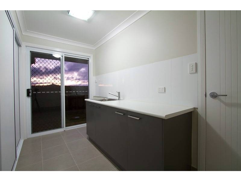 40 Honeyeater Drive, Highfields QLD 4352