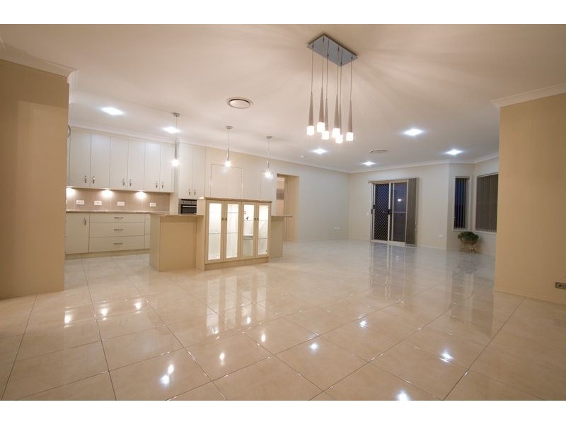 385 Mackenzie Street, Middle Ridge QLD 4350