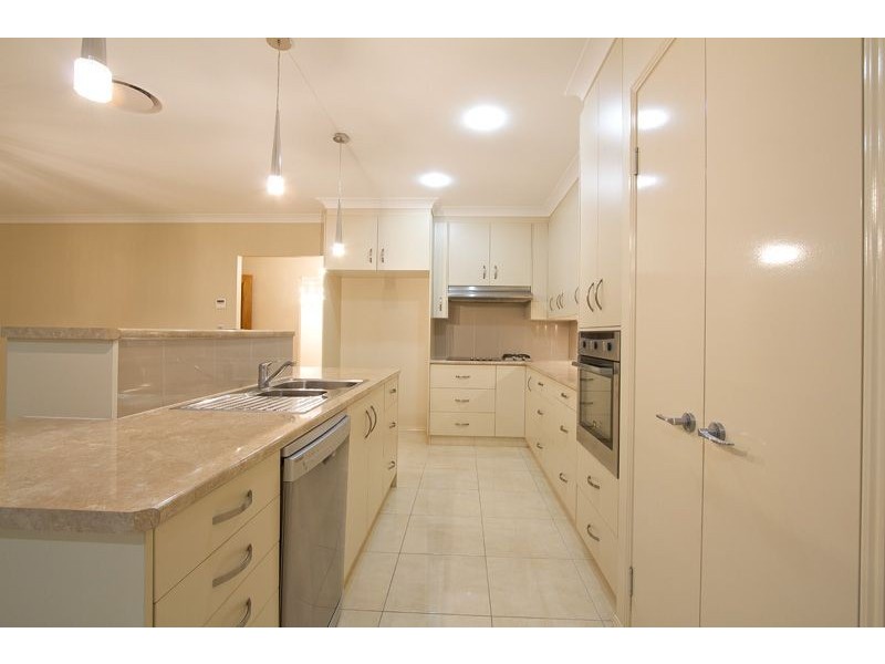 385 Mackenzie Street, Middle Ridge QLD 4350