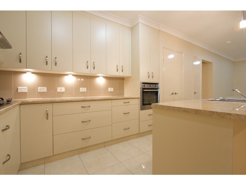 385 Mackenzie Street, Middle Ridge QLD 4350