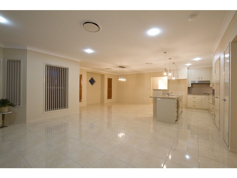 385 Mackenzie Street, Middle Ridge QLD 4350