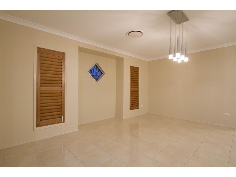 385 Mackenzie Street, Middle Ridge QLD 4350