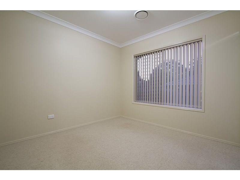 385 Mackenzie Street, Middle Ridge QLD 4350