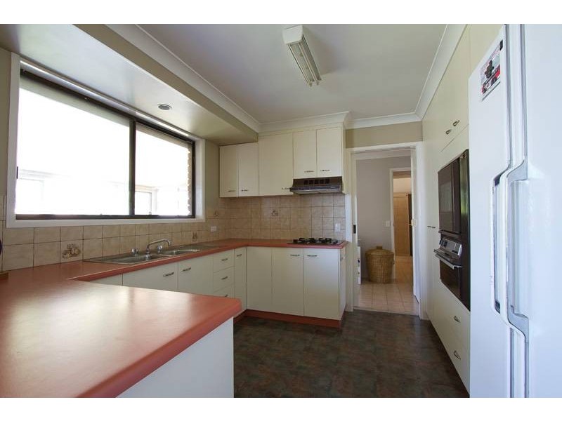 10 Smythe Street, Kearneys Spring QLD 4350