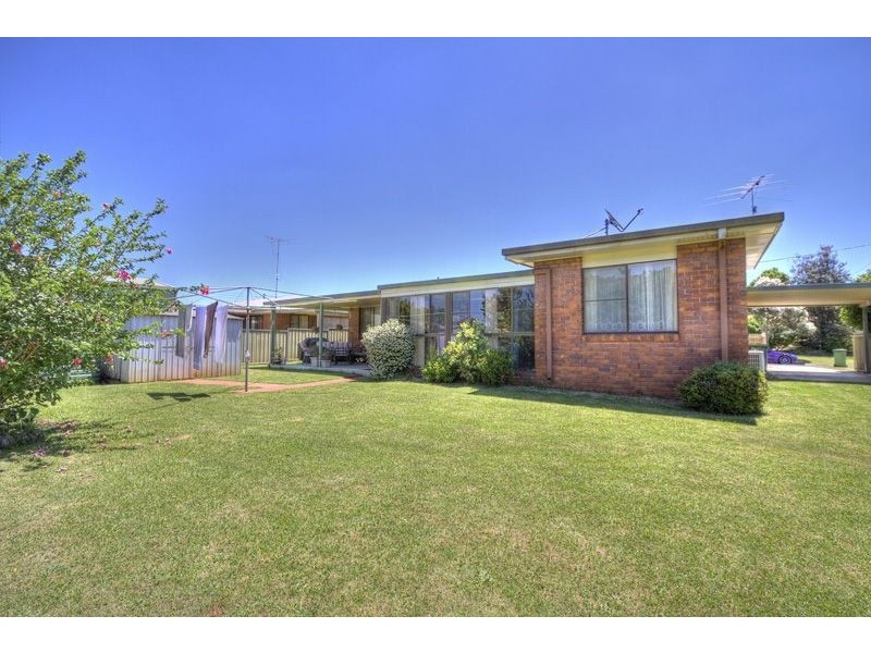 10 Smythe Street, Kearneys Spring QLD 4350