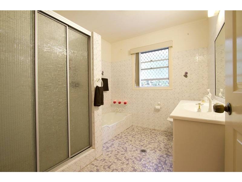 1112 Ruthven Street, Kearneys Spring QLD 4350