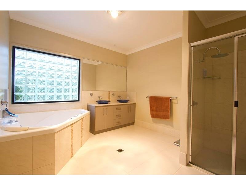 1 Lewis Drive, Meringandan West QLD 4352