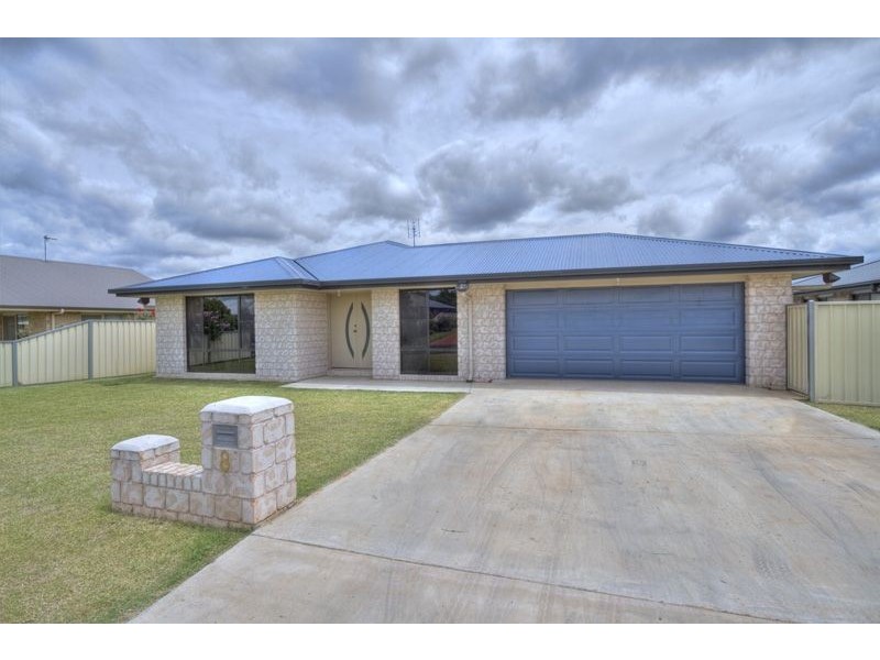 8 Debbie Court, Oakey QLD 4401