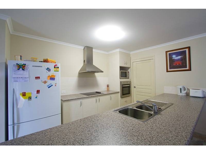 8 Debbie Court, Oakey QLD 4401