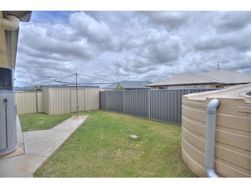 8 Debbie Court, Oakey QLD 4401