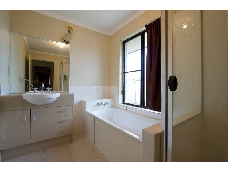 8 Debbie Court, Oakey QLD 4401