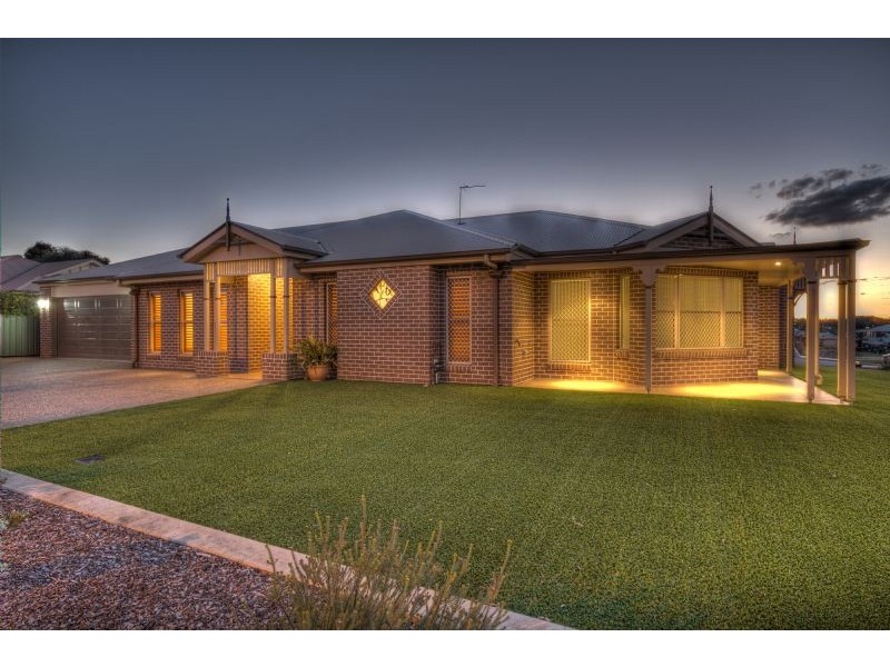 385 Mackenzie Street, Middle Ridge QLD 4350