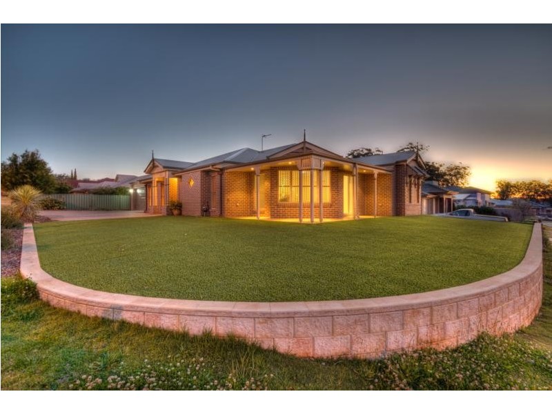 385 Mackenzie Street, Middle Ridge QLD 4350