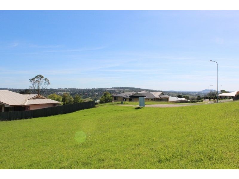 10 Dodson Crescent, Mount Kynoch QLD 4350