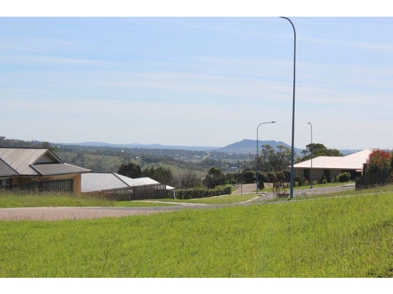 10 Dodson Crescent, Mount Kynoch QLD 4350