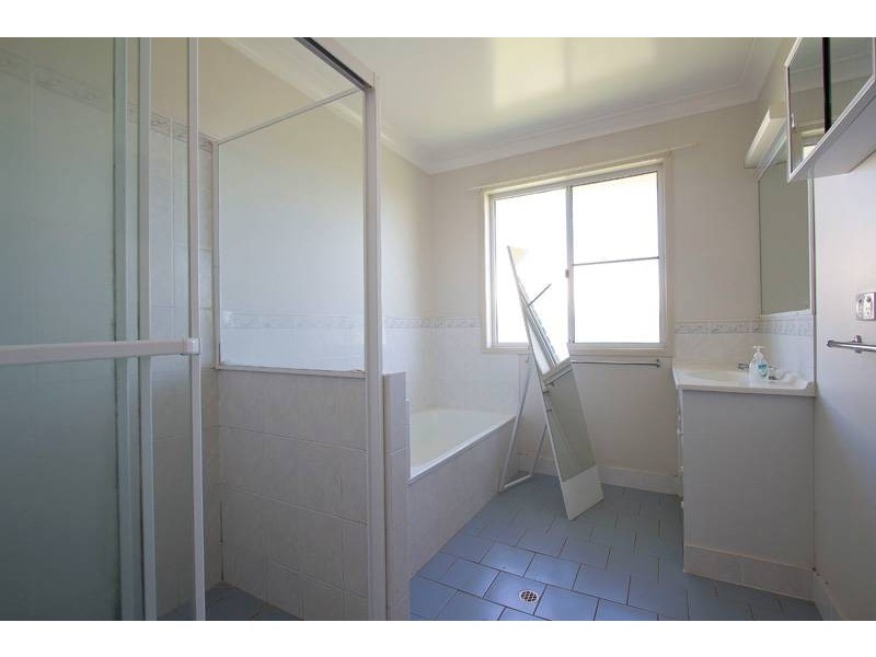 9 Gainsborough Drive, Glenvale QLD 4350