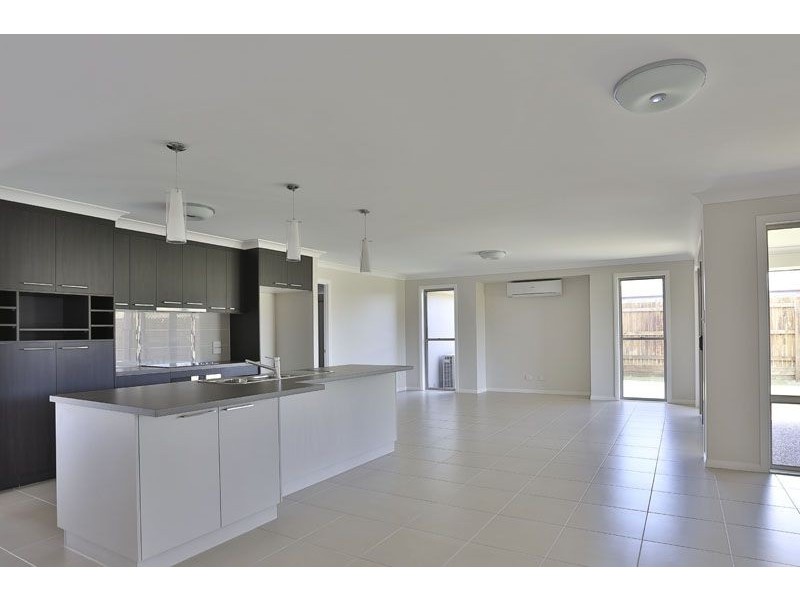 13 Goshawk Drive, Highfields QLD 4352