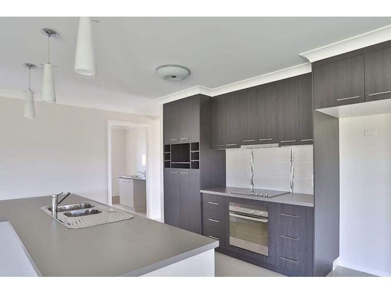 13 Goshawk Drive, Highfields QLD 4352
