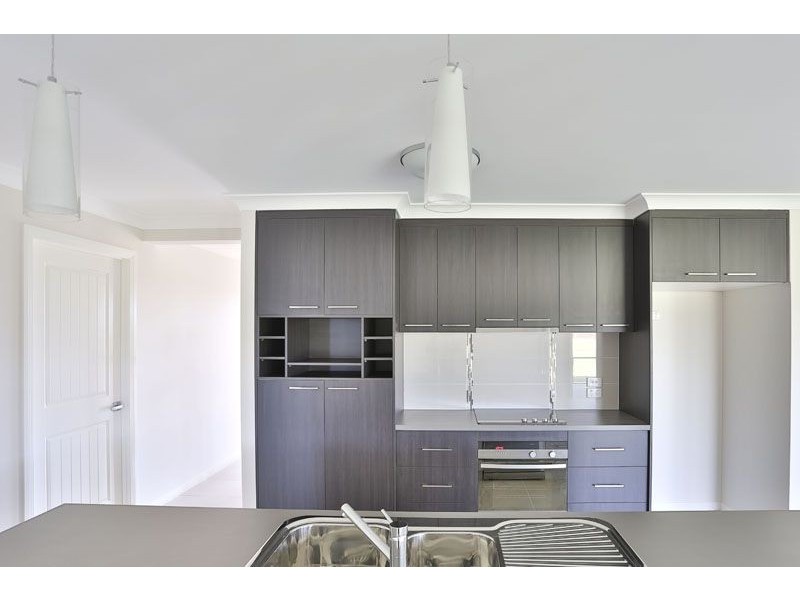 13 Goshawk Drive, Highfields QLD 4352