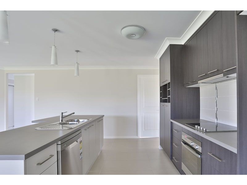 13 Goshawk Drive, Highfields QLD 4352