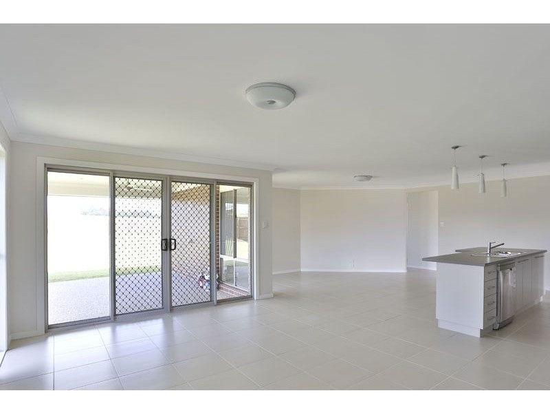13 Goshawk Drive, Highfields QLD 4352