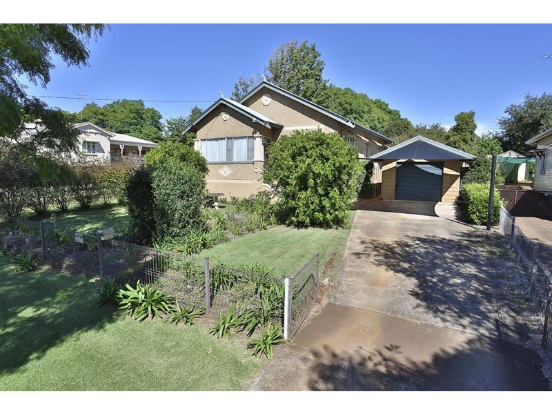 166 Perth Street, South Toowoomba QLD 4350