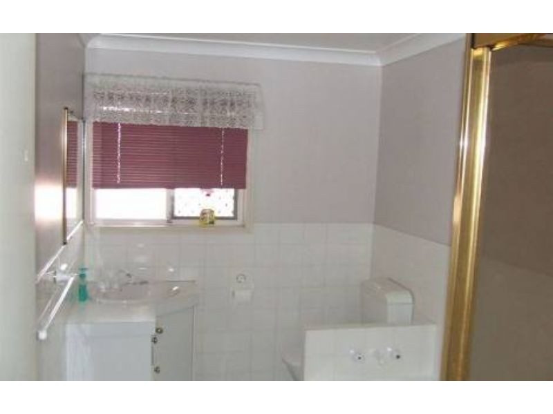 2/11 Obeirne Street, Kearneys Spring QLD 4350