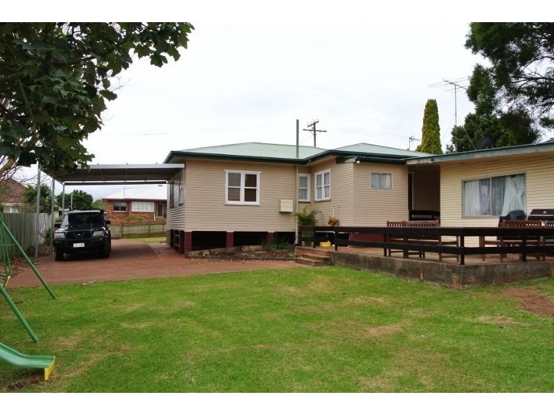 12 Murray Street, North Toowoomba QLD 4350