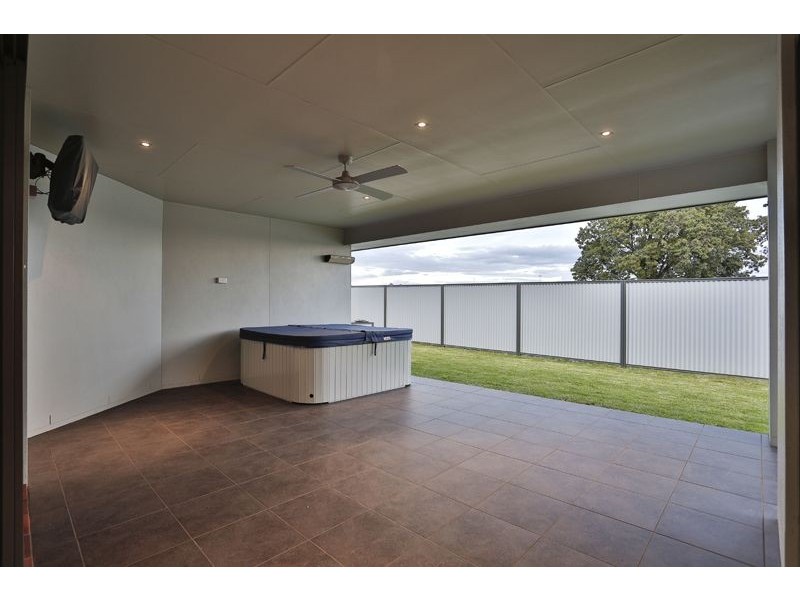 11 Alexander Avenue, Highfields QLD 4352