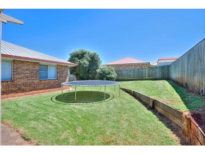9 Gainsborough Drive, Glenvale QLD 4350