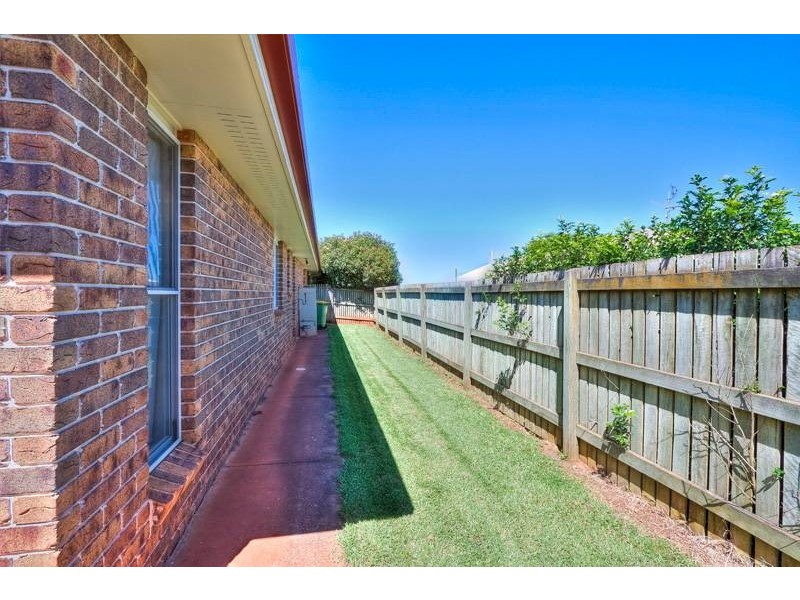 9 Gainsborough Drive, Glenvale QLD 4350