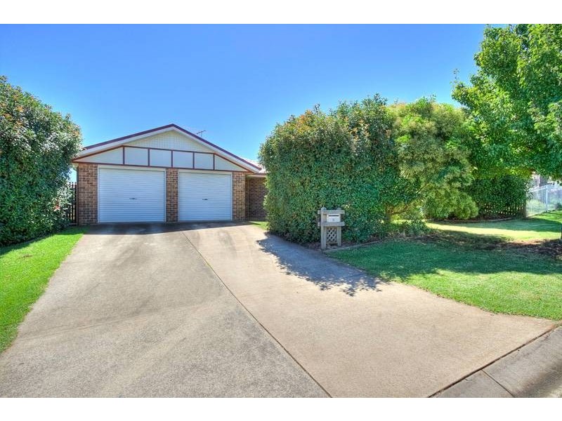 9 Gainsborough Drive, Glenvale QLD 4350