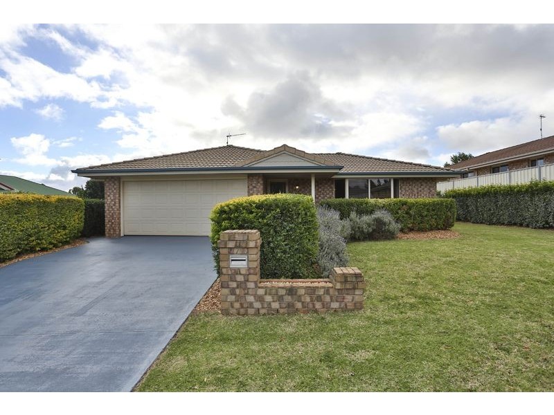 7 Kensington Court, Darling Heights QLD 4350