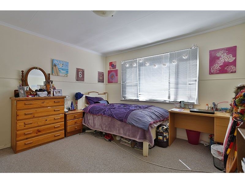 1 Esther Street, Mount Lofty QLD 4350