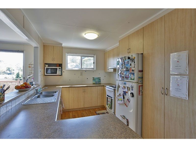 1 Esther Street, Mount Lofty QLD 4350