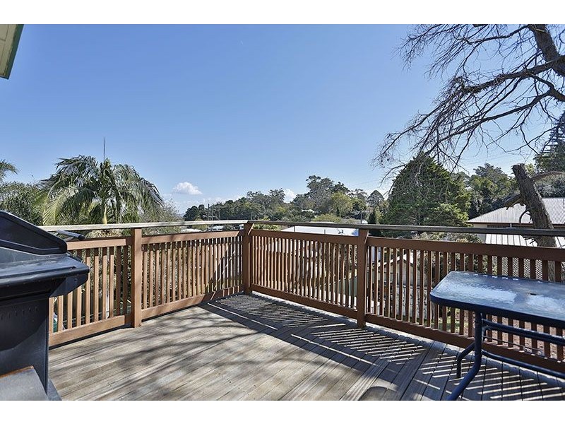 1 Esther Street, Mount Lofty QLD 4350