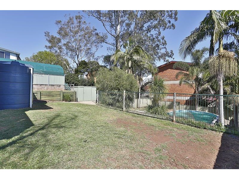 1 Esther Street, Mount Lofty QLD 4350