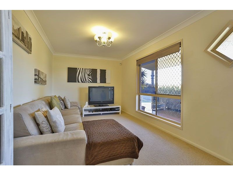 8 Bushnell Court, Rockville QLD 4350