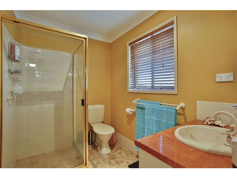 8 Bushnell Court, Rockville QLD 4350